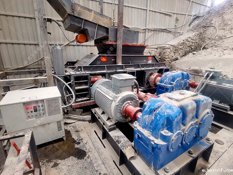 建筑用砂配置的液压对辊制砂机多少钱一台? 建筑用砂配置的液压对辊制砂机多少钱一台?