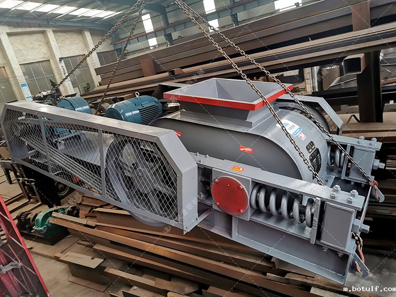 2台双齿辊破碎机发货现场图片_发往新疆_破碎原煤