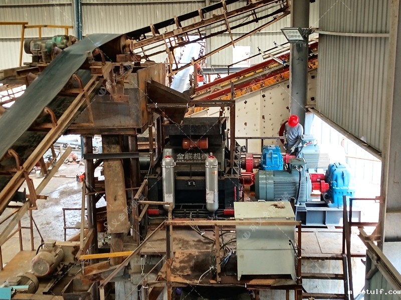 硅矿石对辊制砂机:180吨/时高效能,如何选择实力厂家是关键 硅矿石对辊制砂机:180吨/时高效能,如何选择实力厂家是关键