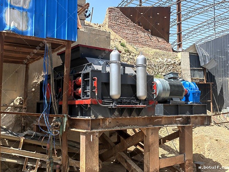 价格迷雾:影响一台液压对辊制砂机成本的四大核心因素 价格迷雾:影响一台液压对辊制砂机成本的四大核心因素