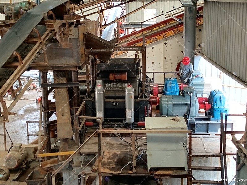 价格迷雾:影响一台液压对辊制砂机成本的四大核心因素 价格迷雾:影响一台液压对辊制砂机成本的四大核心因素