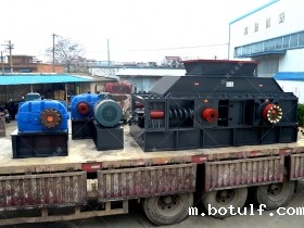 2PG1500X800大型对辊破碎机发往广东清远破碎石英砂