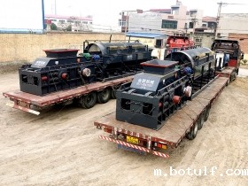 两台1500x1000大型鹅卵石制砂机发货