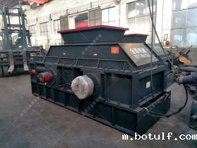 两台大型对辊破碎机征战沙场