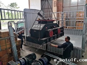 2PG800*600对辊破碎机发往重庆_破碎鹅卵石