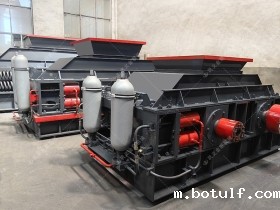 2PGY1007型全自动液压对辊破碎机发往河北