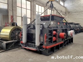 大型2PG1510半自动液压对辊破碎机发往内蒙古