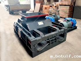 2PGC900X900大型双齿辊破碎机发往内蒙古赤峰破碎煤