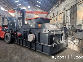 1500x1000大型液压对辊破碎设备发货图片