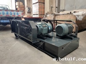 2PGC450X500双齿辊破碎机发往湖南娄底破碎冰块