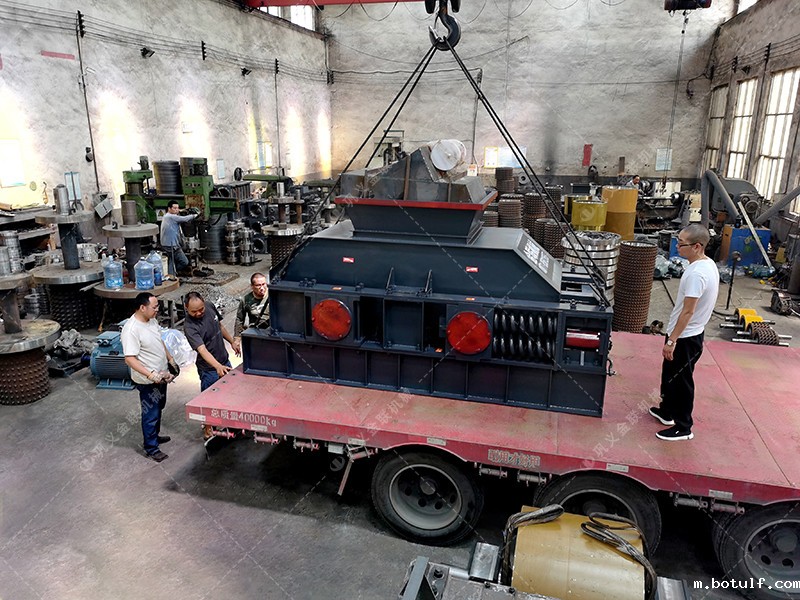 1200x800大型直连式对辊制砂机发货图片