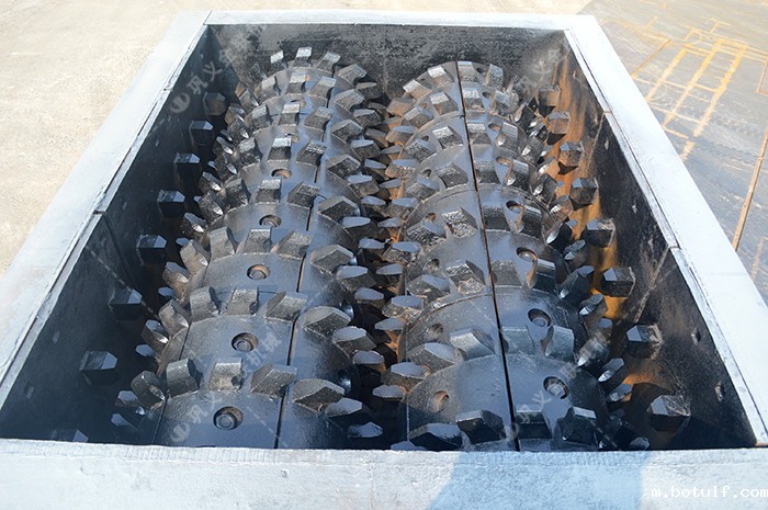 强力双齿辊破碎机,分级齿雷竞技技厂家,大石头破碎机价格